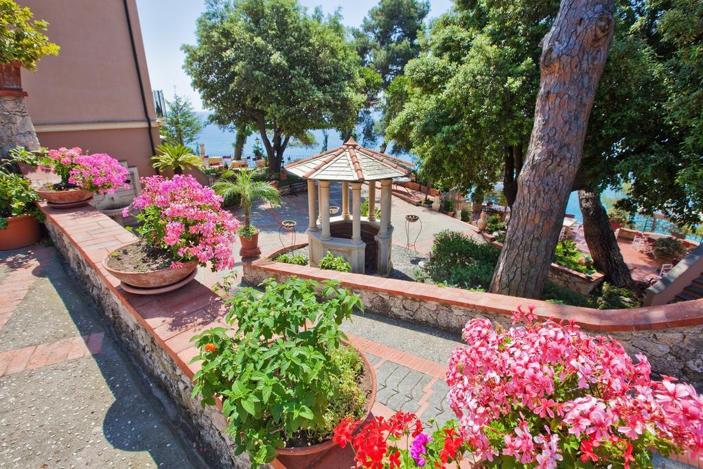 Hotel Punta Est Финале Лигуре Экстерьер фото